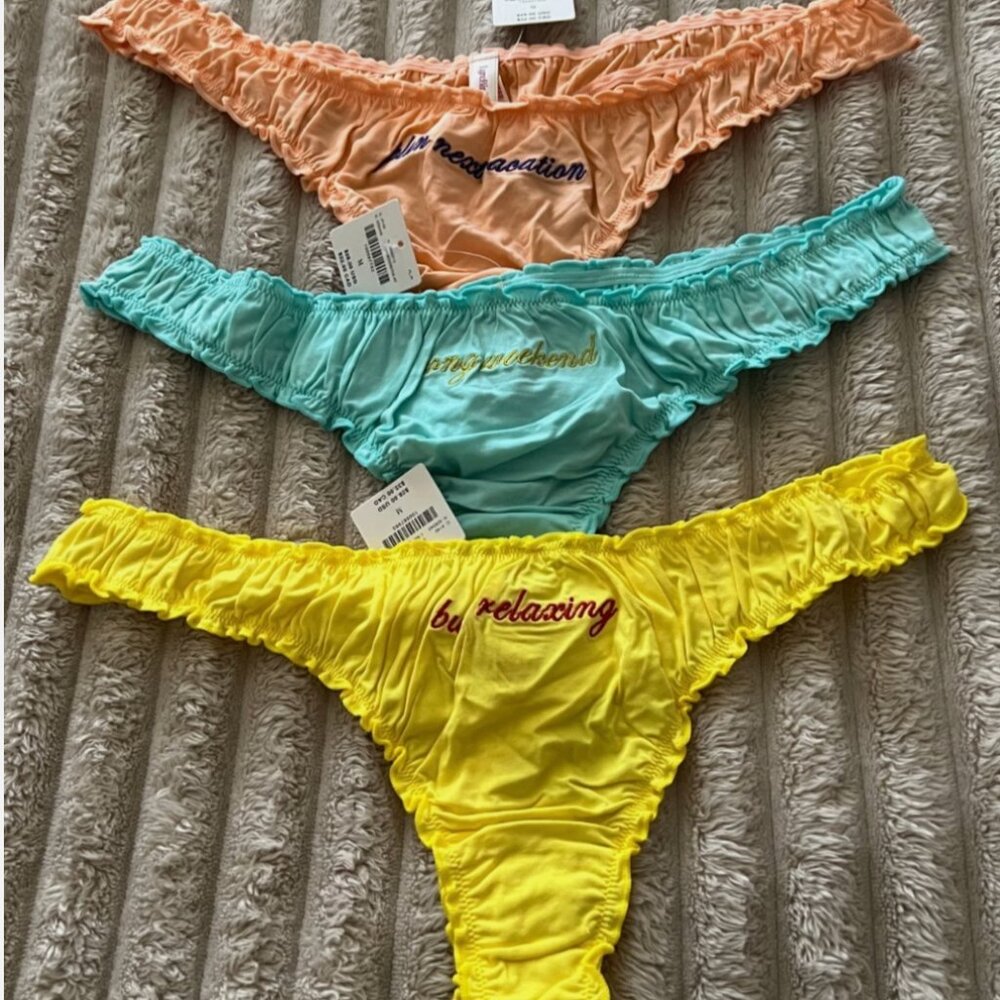 ANTHROPOLOGIE LYREBIRD EMBROIDERED VACATION THONGS PANTIES-MEDIUM-3 PAIR-NWT!